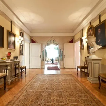 Apartment Charming Large Palazzo In Center For Up To 9 People