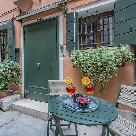 Lo Squero 1 The Secret Courtyard In Dorsoduro