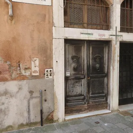 Charming Large Palazzo In Center For Up To 9 People * Venice