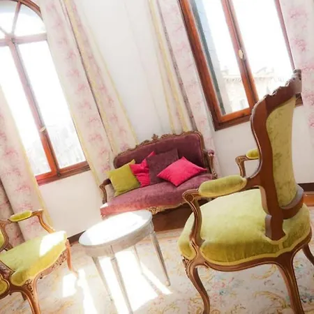 Charming Large Palazzo In Center For Up To 9 People *