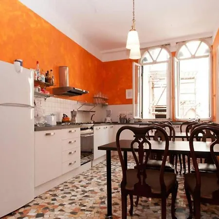 Charming Large Palazzo In Center For Up To 9 People * Venice