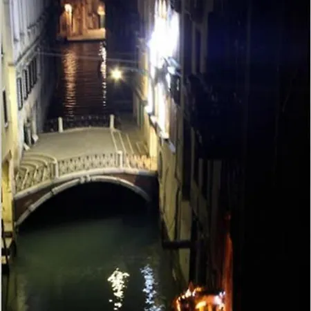 Apartment Charming Large Palazzo In Center For Up To 9 People Venice