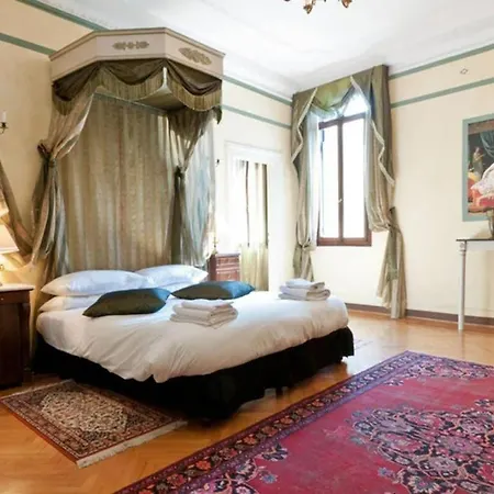 Apartment Charming Large Palazzo In Center For Up To 9 People Venice