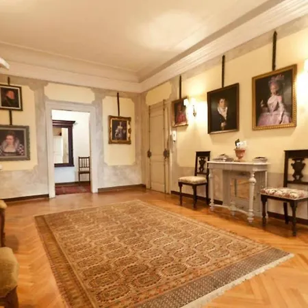 Charming Large Palazzo In Center For Up To 9 People *