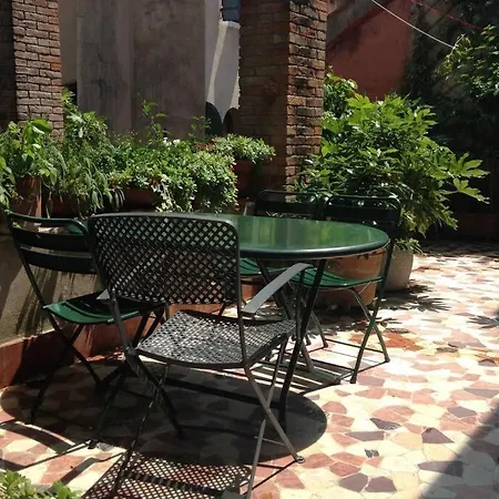 Apartment A Private Terrace In The Heart Of