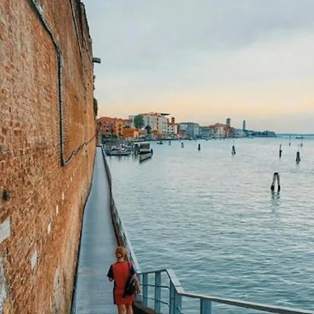 Sweet Autumn In Biennale Garden Flat * Venedig