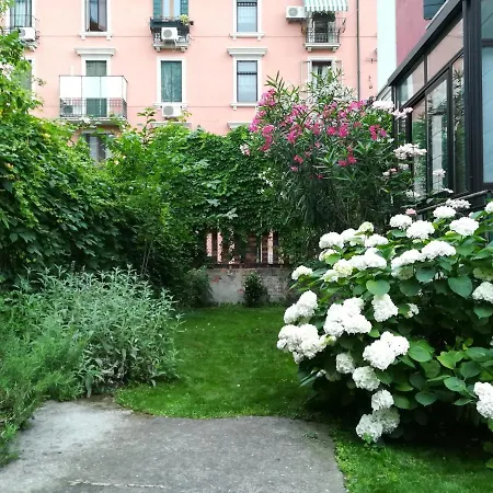 Accogliente A Dorsoduro Con Giardino! Venice