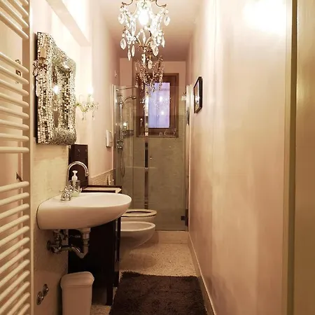 Gorgeous Venetian With Canal View *
