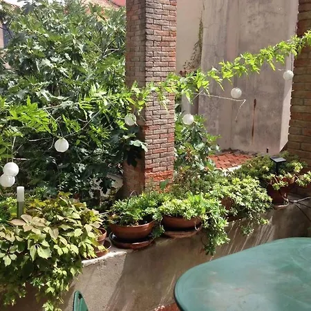 Apartment A Private Terrace In The Heart Of