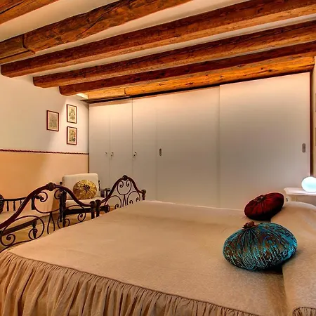 Cruise Harbor Next 4pax, Mob Aircond, Wifi Apartment Venice
