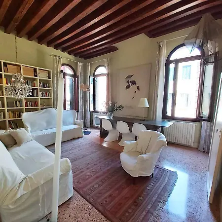 Apartment Gorgeous Venetian With Canal View *