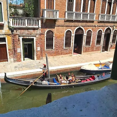 Apartment Gorgeous Venetian With Canal View