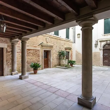 Perla Apartment *