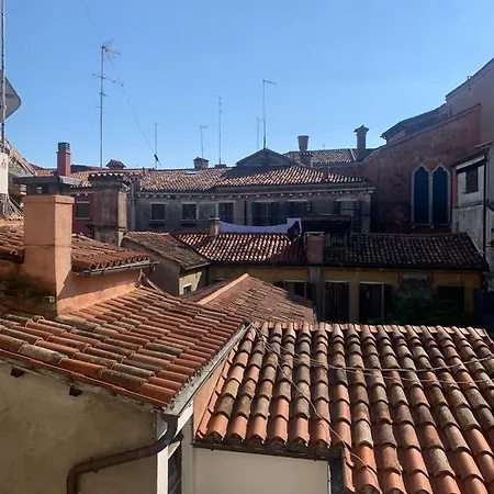 San Polo Corner Porzione Piano Nobile *