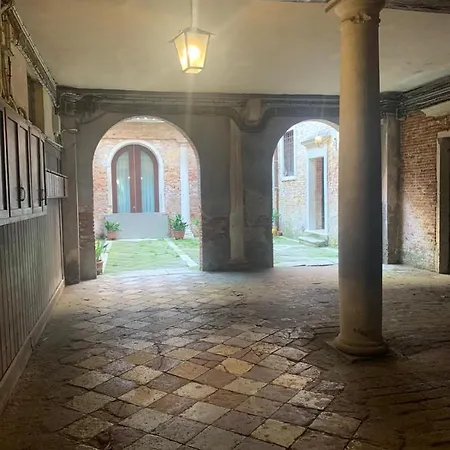 San Polo Corner Porzione Piano Nobile * Venezia