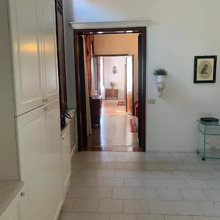 San Polo Corner Porzione Piano Nobile Appartamento *