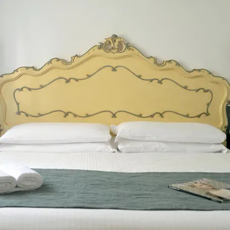 Ca' San Trovaso - 6 Bed and Breakfast