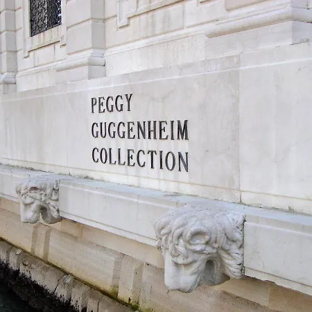 Guggenheim Next 10pax, Aircond, Wifi Venice
