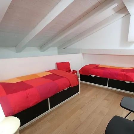 Guggenheim Next 10pax, Aircond, Wifi *