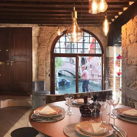 Casa Manina Sul Ponte - Your Private Canal View Venice