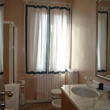 Bed & Breakfast At A Palazzo Venice