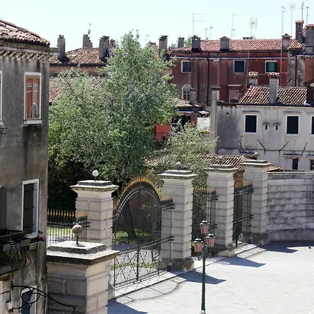 Ca' Scarpa Biennale Apartment Venedig