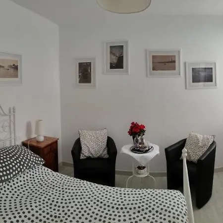 Bed & Breakfast Venice Home