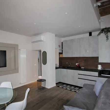 Magno Luxury Canal View Apartment