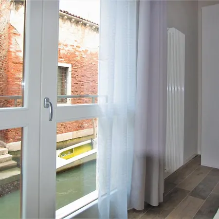 Magno Luxury Canal View *