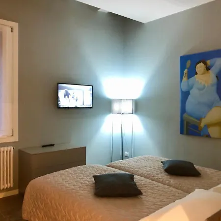 Apartment Magno Luxury Canal View Venice