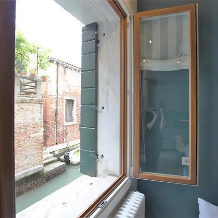 Apartment Magno Luxury Canal View Venice
