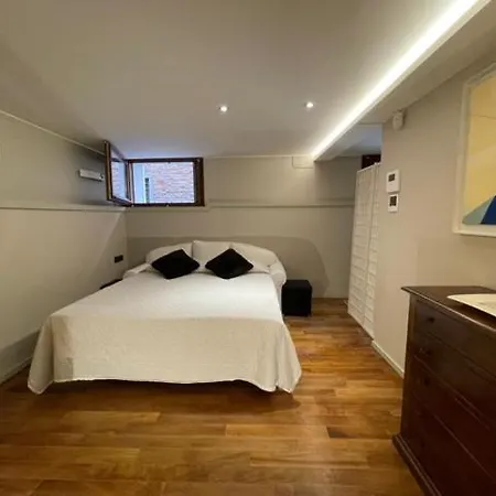 San Marco With Canal View Apartment