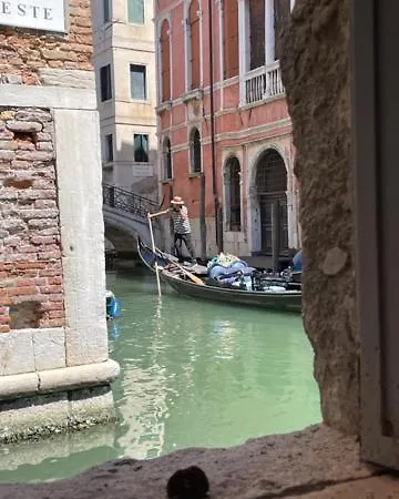 San Marco With Canal View Apartment