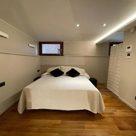 San Marco With Canal View Apartment *