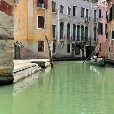 San Marco With Canal View Apartment *