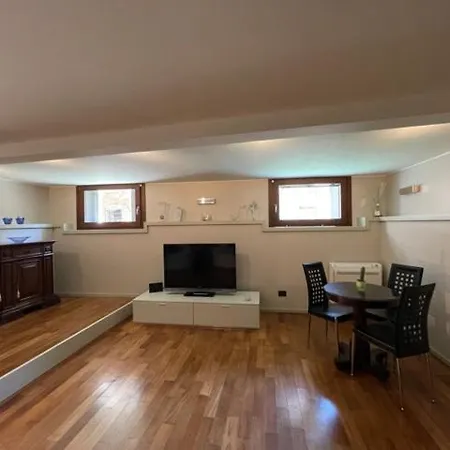 San Marco With Canal View Apartment *