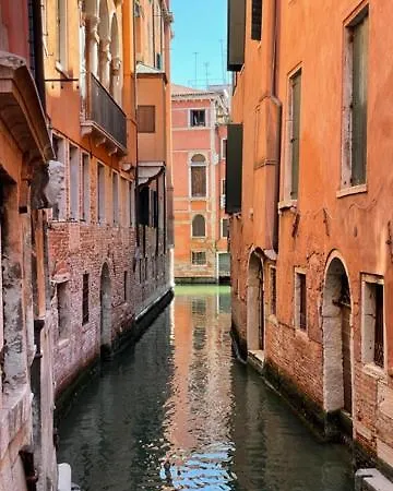 Apartment San Marco With Canal View