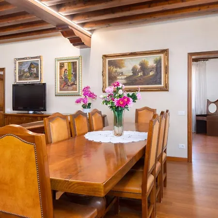 Giulia House *
