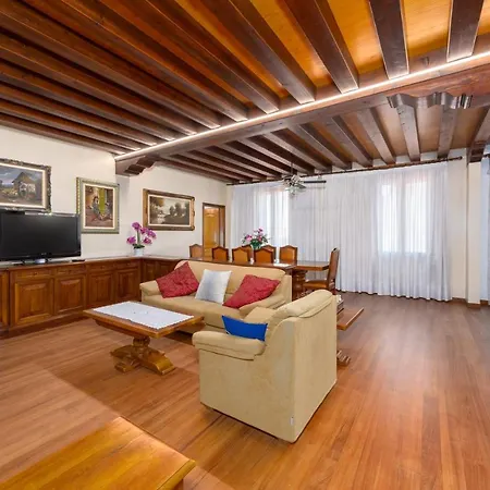 Giulia House Apartment