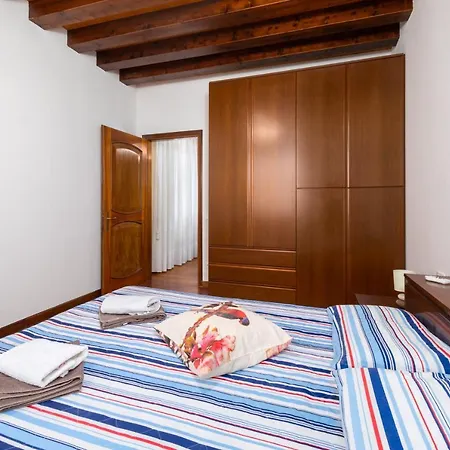 Giulia House Apartment