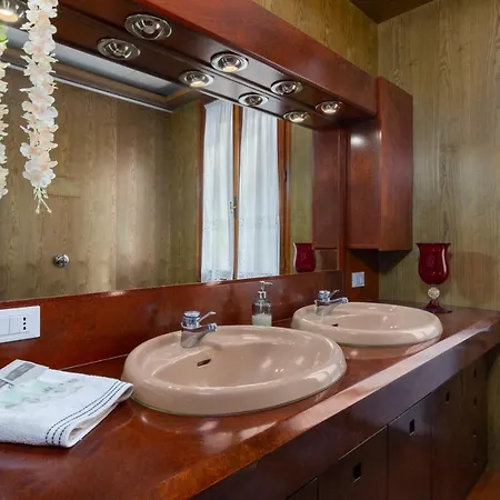 Giulia House * Venice