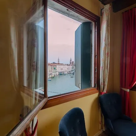 Hotel Ai Santi Apostoli 3*