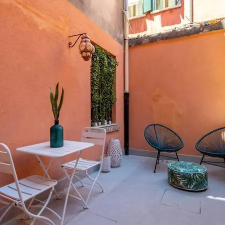 Ormesini Courtyard Apartament