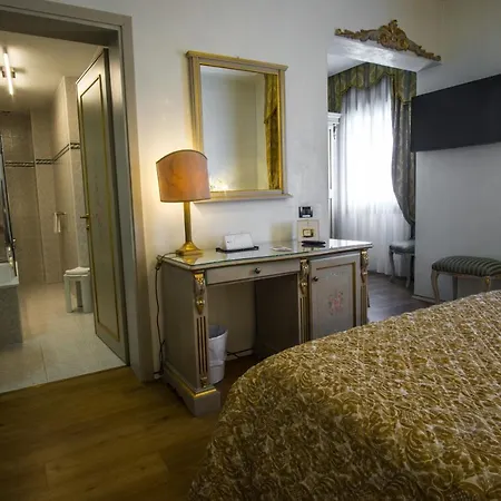 Hotel Carlton On The Grand Canal 4*