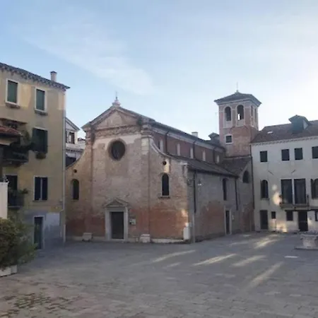 Tipico Con Corte Privata Venedig