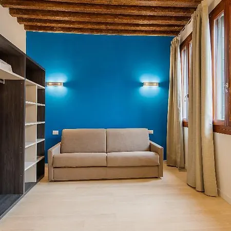Charming Palace Corte Del Teatro Aparthotel 3*