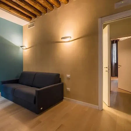 Charming Palace Corte Del Teatro Aparthotel 3*