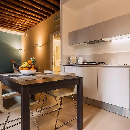 Aparthotel Charming Palace Corte Del Teatro