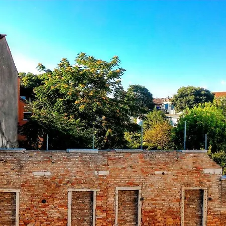 1749 Venicemar Apartment
