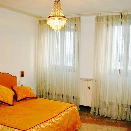 Con Vista Zattere Apartment *